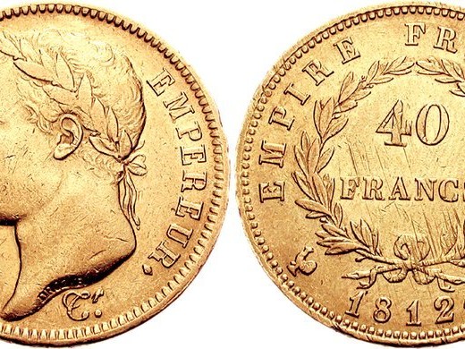 Golden coin minted under the First Empire and presenting the Laureate head of Napoleon I.