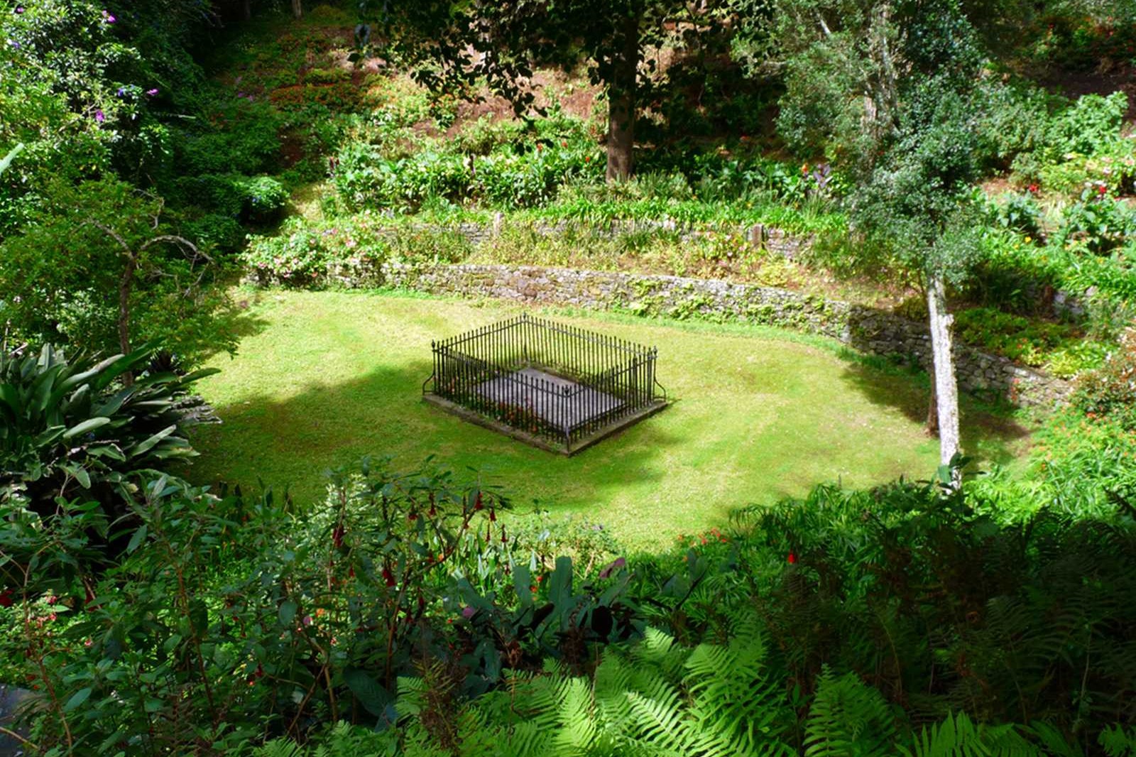 grave-emperorr-napoleon-bonaparte-st-helena