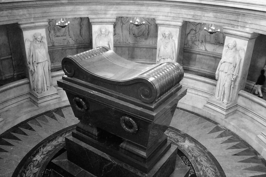 grave-napoleon-invalides-paris