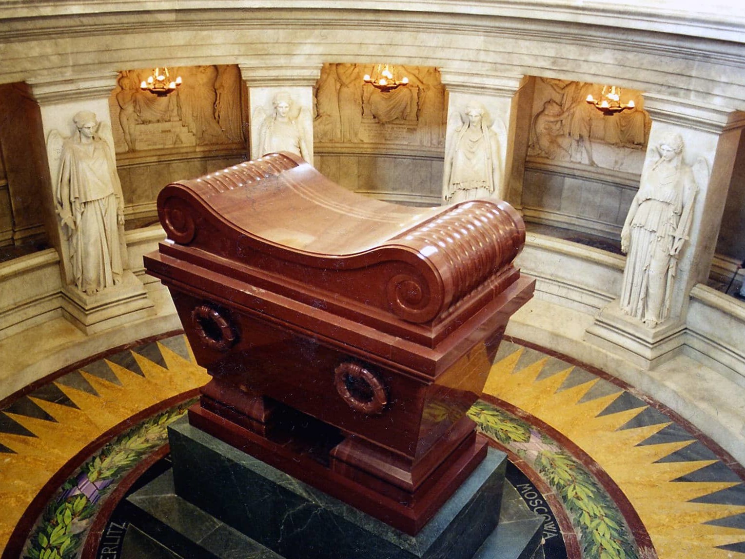 grave-napoleon-invalides-paris
