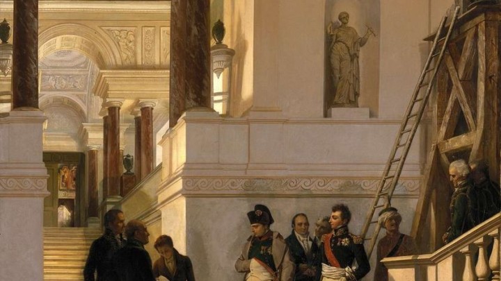 COUDER Louis-Charles-Auguste (1789 - 1873). Napoléon Ier visitant l'escalier du Musée du Louvre. © Photo RMN-Grand Palais